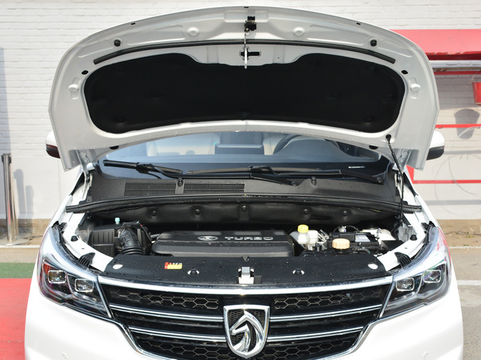 宝骏汽车  1.5T DCT风尚型 发动机舱