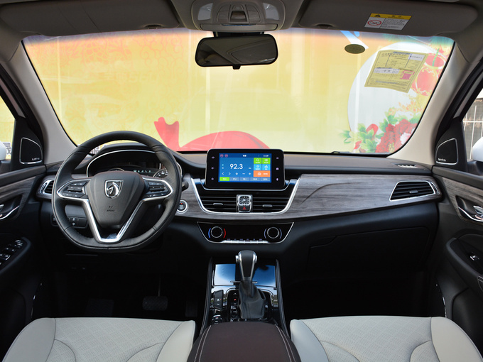 宝骏汽车  1.5T DCT风尚型 大中控全景