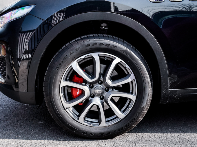 玛莎拉蒂  3.0T 350Hp 左前轮