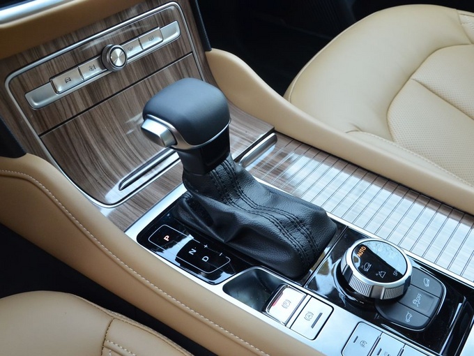 上汽荣威  30T 换挡杆