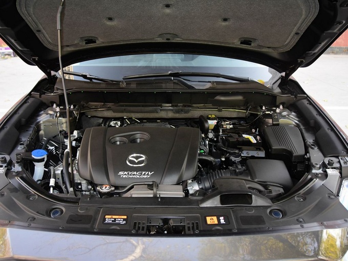 长安马自达  2.5L 发动机舱