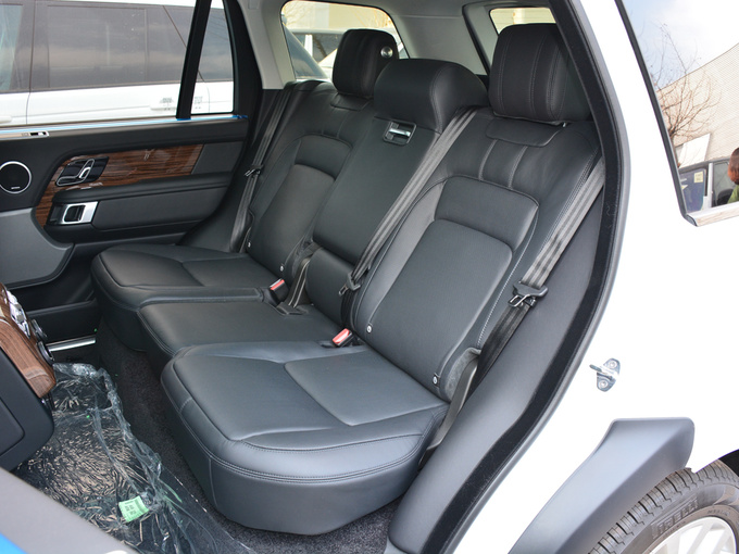 路虎  3.0 V6 SC Vogue SE 第二排座椅