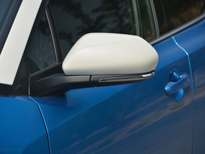 一汽丰田  2.0L 左侧后视镜