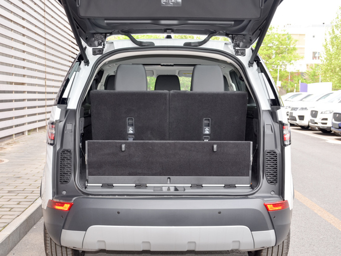 路虎  3.0 V6 后备箱