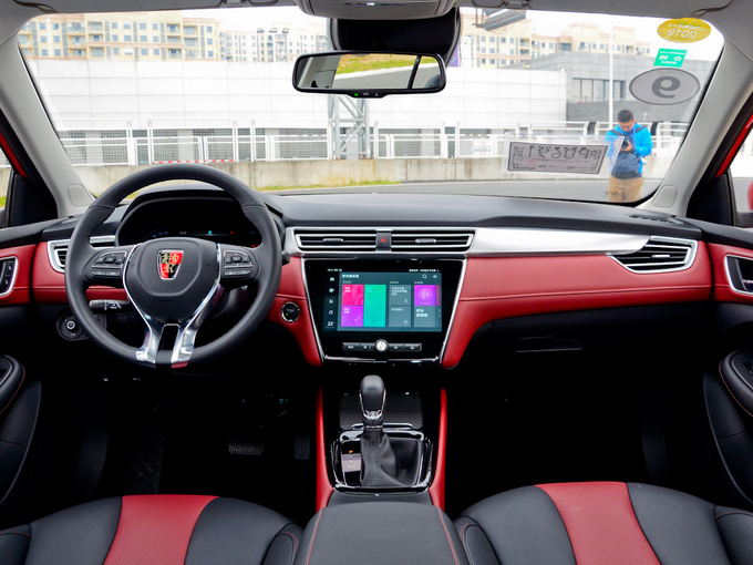 上汽荣威  20T 大中控全景