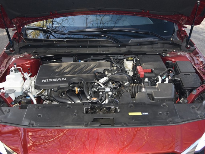 东风日产  2.0L XE 发动机舱