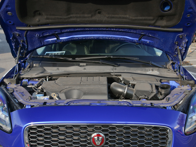 奇瑞捷豹路虎  P250 发动机舱