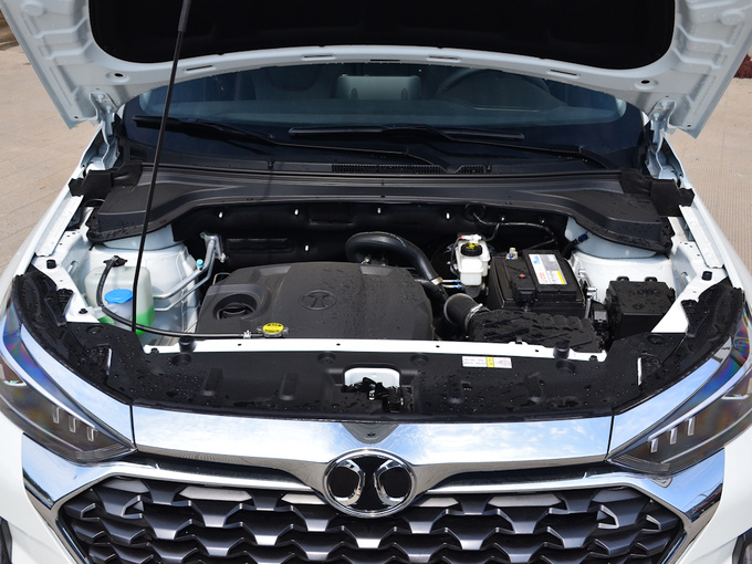 北京汽车  1.5T 发动机舱