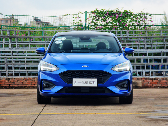 长安福特  三厢 EcoBoost 180 自动ST 正前