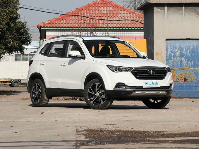 一汽奔腾  1.6L 右前正45度