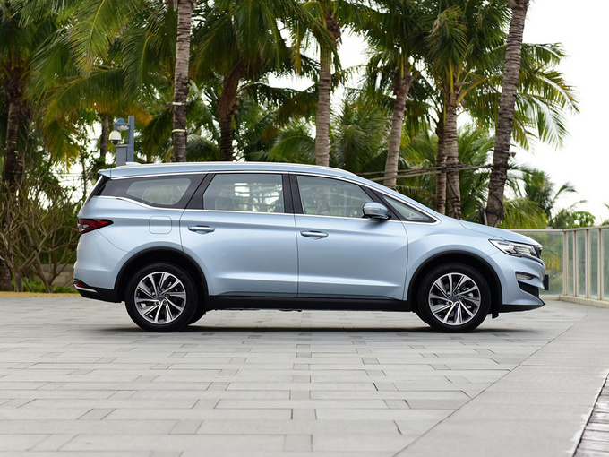 吉利汽车  1.5TD MHEV 正右侧