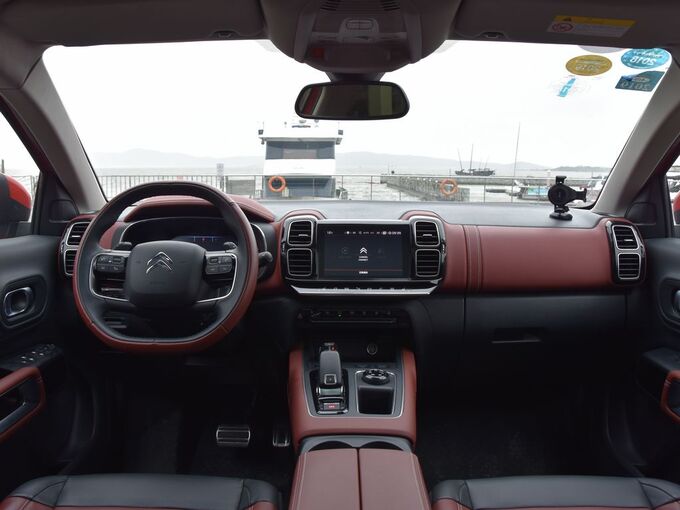 东风雪铁龙  380THP 大中控全景