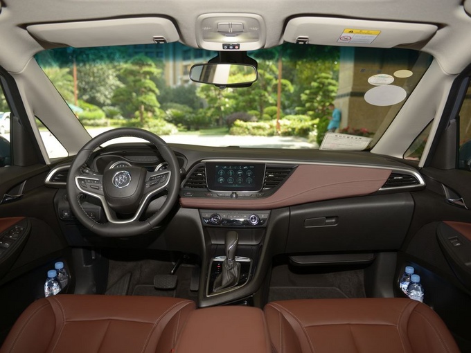 别克 18T 大中控全景