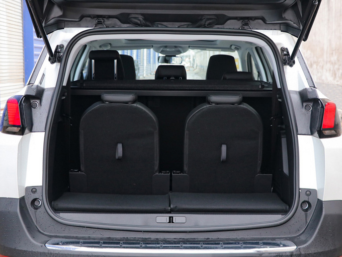 东风标致  350THP 后备箱