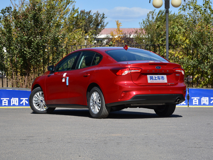 长安福特  三厢 EcoBoost 125 自动锋潮型 左后正45度