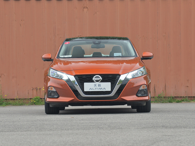 东风日产  2.0T XV 正前