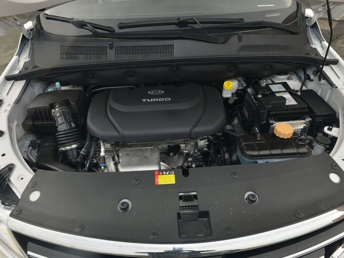 宝骏汽车  1.5T CVT旗舰版 7座 发动机舱