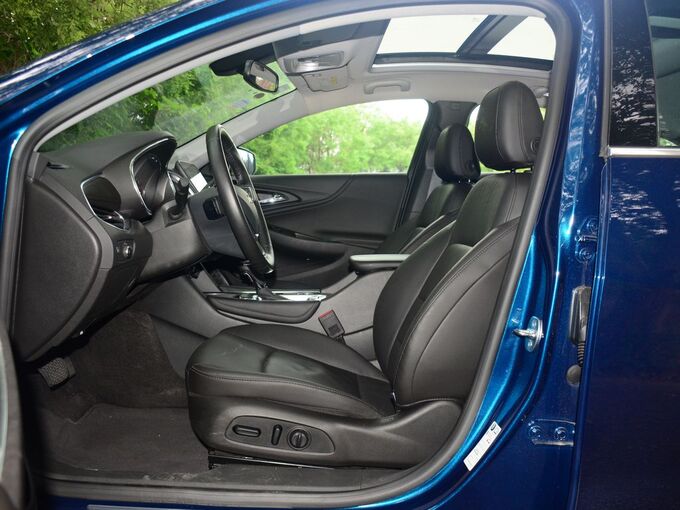 雪佛兰  535T 前排空间