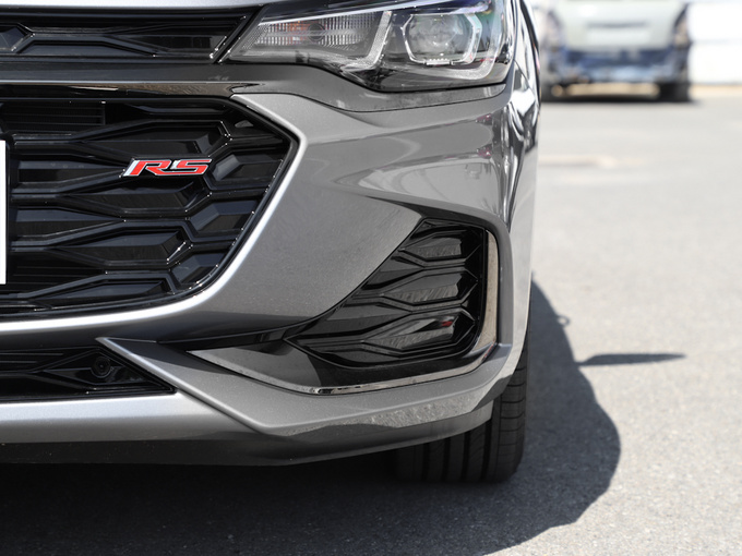 雪佛兰  RS 330T 自动畅快版 左前雾灯