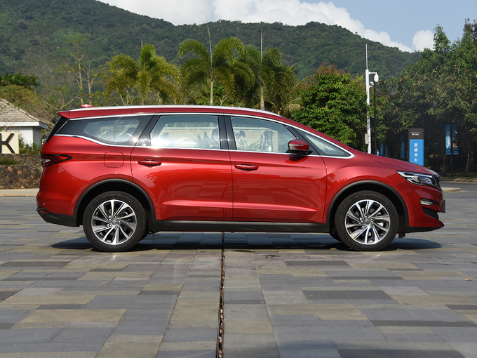 吉利汽车  1.5TD MHEV 正右侧