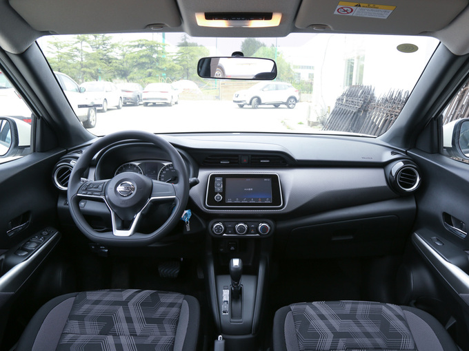 东风日产  1.5L 大中控全景