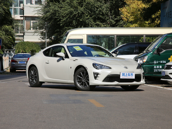 丰田(进口)  2.0L 右前正45度