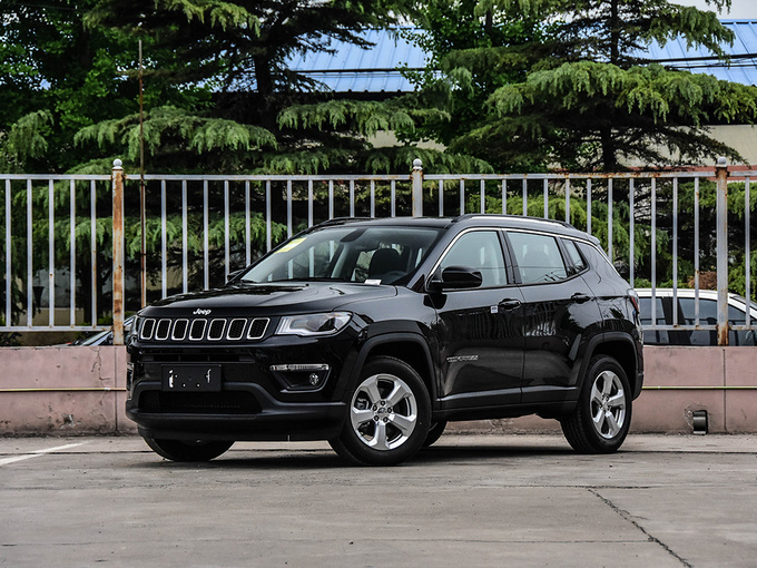 广汽菲克  220T 左前正45度