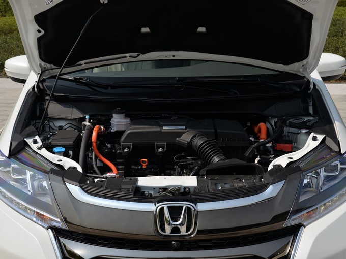 广汽本田  2.0L 发动机舱