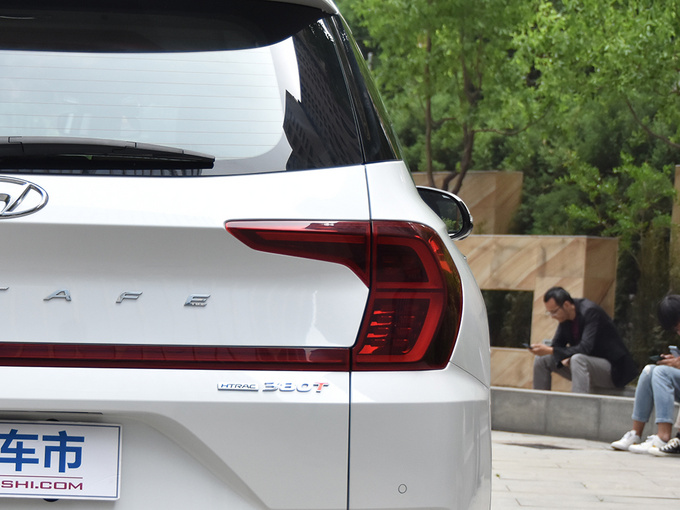 北京现代  380 TGDi TOP 右后尾灯