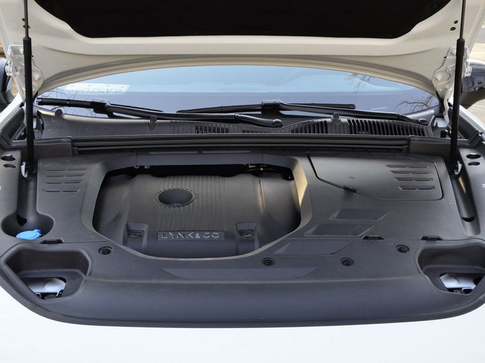 领克 2.0TD 发动机舱