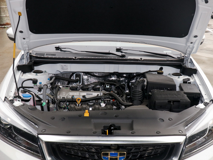 吉利汽车  升级版 1.5L 发动机舱