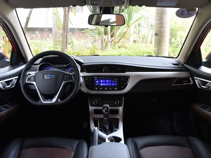 吉利汽车  升级版 1.5L CVT尊贵型 大中控全景