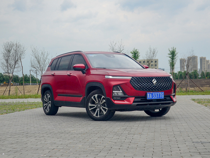 宝骏汽车  1.5T CVT智能驾控旗舰版 右前正45度