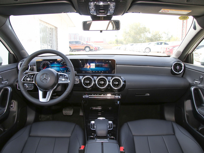 北京奔驰 改款 A 200 大中控全景