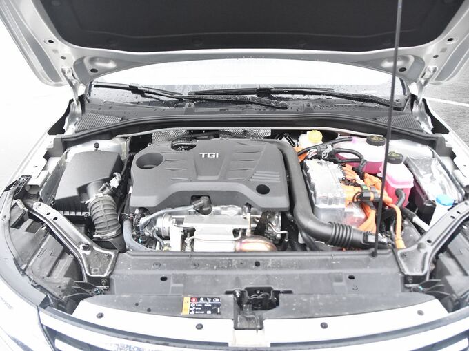 上汽荣威  PLUS 50T 发动机舱