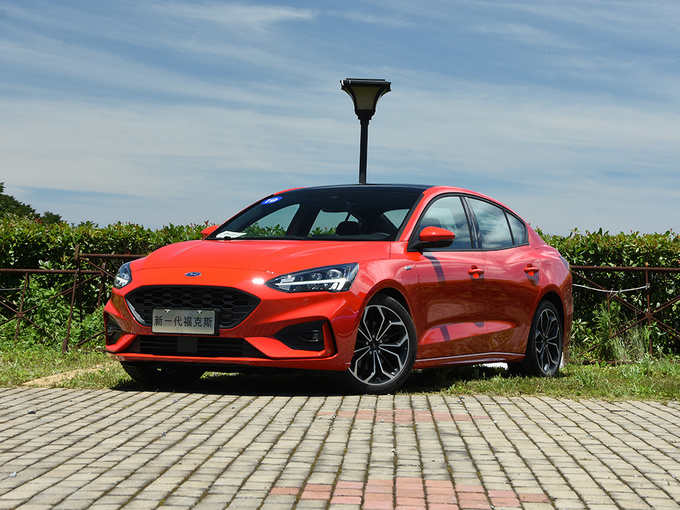 长安福特  三厢 EcoBoost 180 自动ST 左前正45度