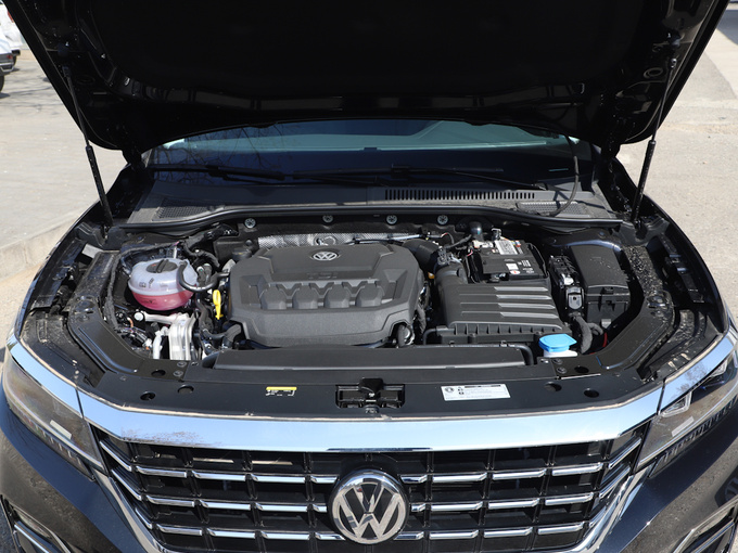 上汽大眾  330TSI 豪華版 發動機艙