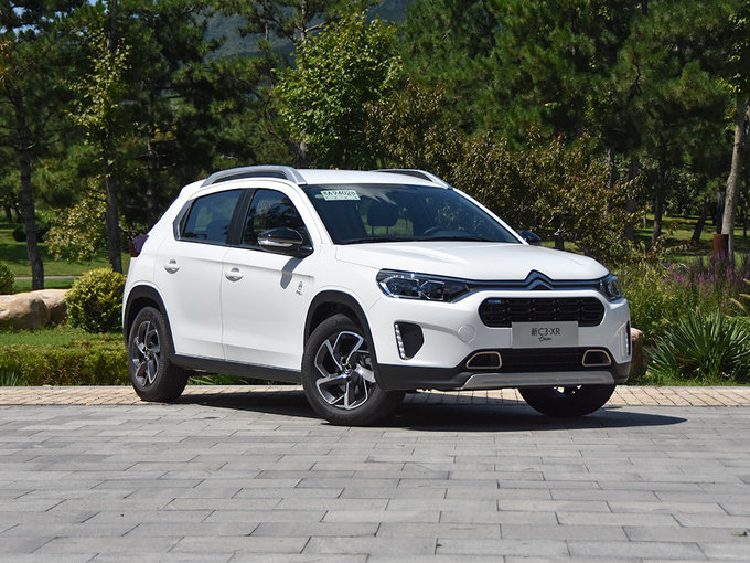 东风雪铁龙  230THP DCT 右前正45度