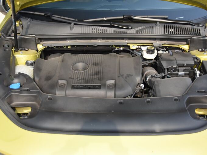 领克 03+ 2.0TD 发动机舱