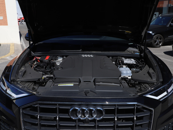 奥迪(进口)  45 TFSI 豪华致雅型 发动机舱