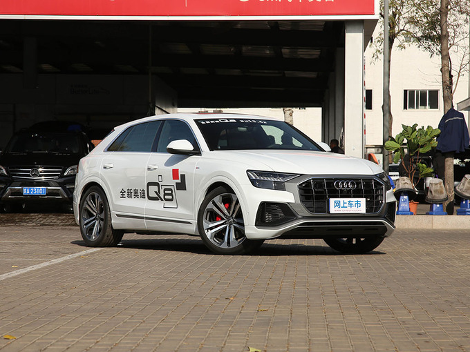 奥迪(进口)  55 TFSI 至尊限量版 右前正45度