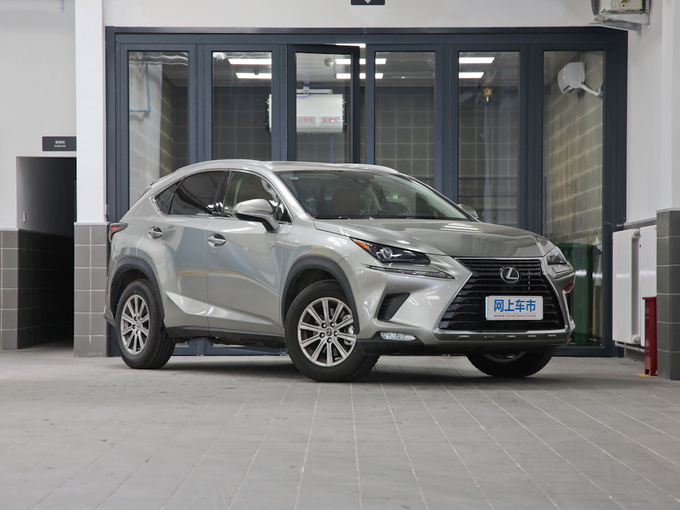 雷克萨斯  200 全驱 锋尚版 右前正45度