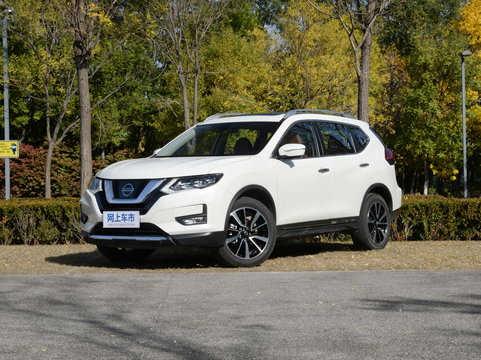 东风日产 2.5L CVT至尊领航版 左前正45度