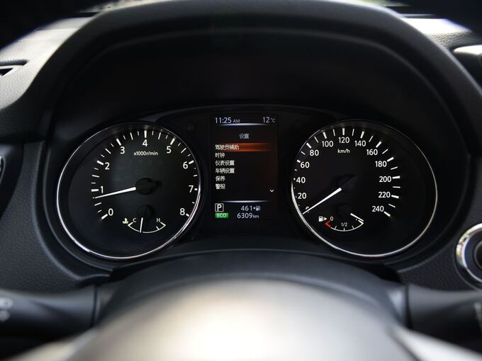 东风日产  2.5L CVT至尊领航版 仪表盘
