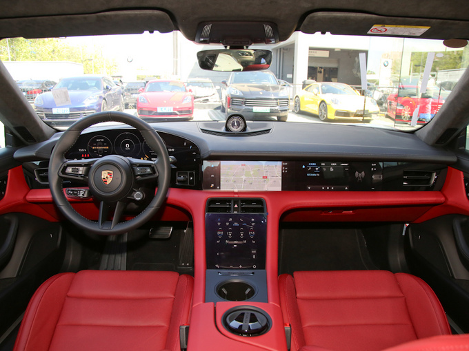 保时捷  Taycan 大中控全景