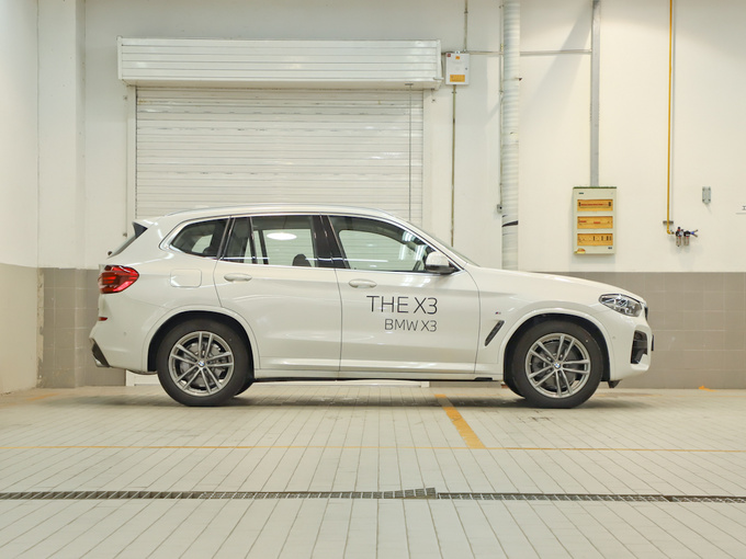 華晨寶馬   xDrive28i 正右側