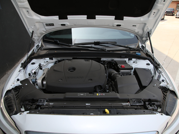 沃尔沃亚太  T4 发动机舱