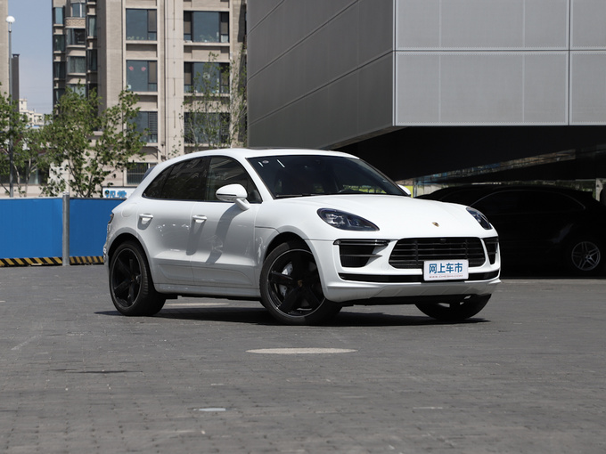 保时捷  Macan Turbo 右前正45度