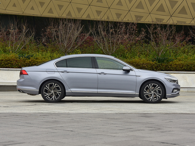 一汽-大众  380TSI DSG 正右侧
