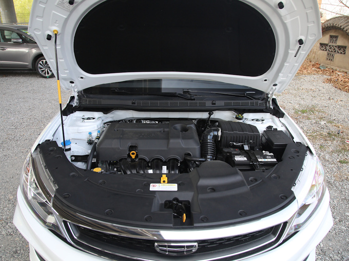 吉利汽车  1.5L 发动机舱